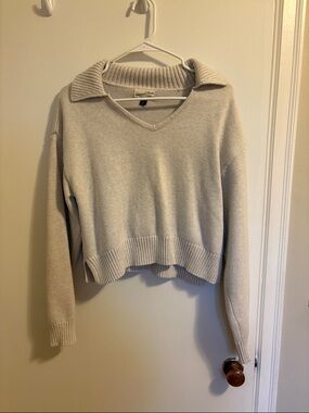 Universal Thread Cream V-Neck Collared Sweater